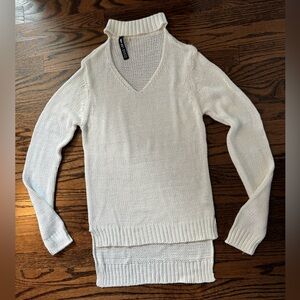 Women’s Design Lab white knit sweater size medium
